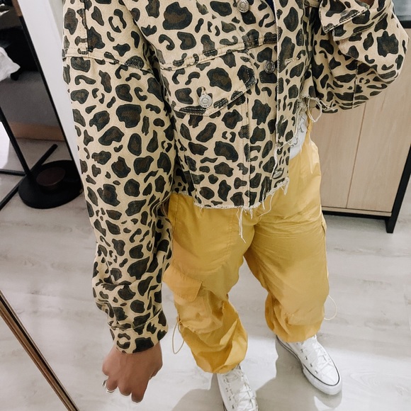 Super Fun Cropped Lepoard print jacket. - Picture 2 of 7